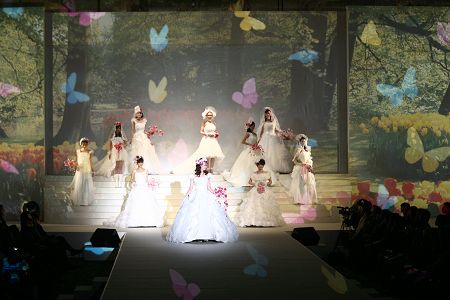 『YUMI KATSURA PARIS2011 GRAND COLLECTION』イメージ
