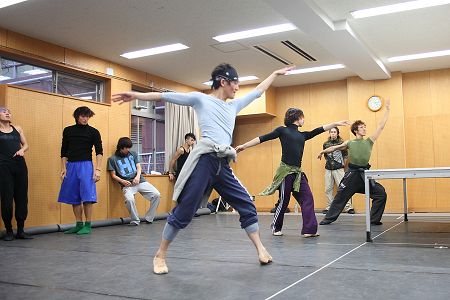 稽古場より。撮影：星野洋介