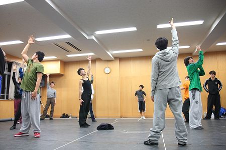 稽古場より。撮影：星野洋介