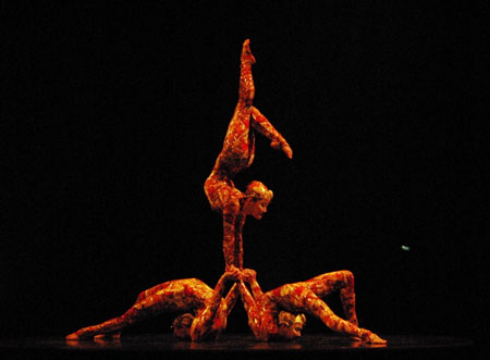 『KOOZA(クーザ)』公開リハーサルより。「コントーション」