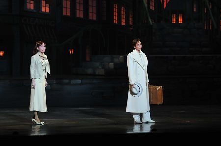 宝塚花組トップ・真飛聖のさよなら公演、宝塚大劇場で開幕 | チケット