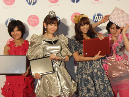 写真左から宮澤佐江、小嶋陽菜、高城亜樹、横山由依