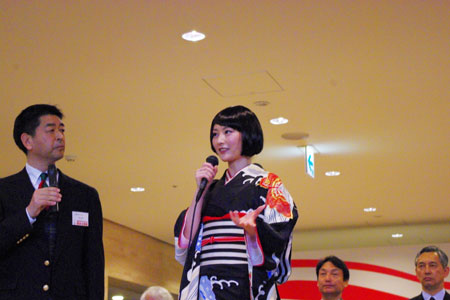 『生誕100年 岡本太郎展』開会式より。常盤貴子
