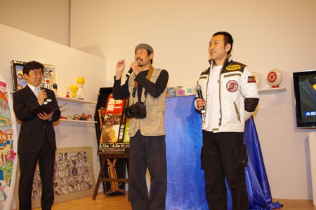 「戦場カメラマン 渡部陽一×紙の魔術師 太田隆司展」内覧会より