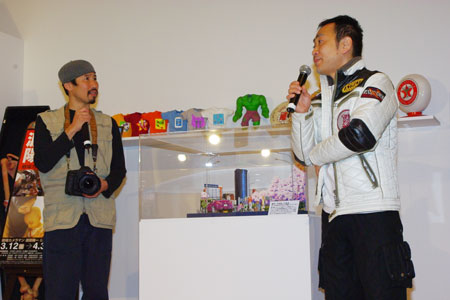「戦場カメラマン 渡部陽一×紙の魔術師 太田隆司展」内覧会より