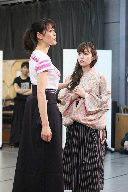 公開稽古より。大和悠河、菊地美香 撮影：星野洋介