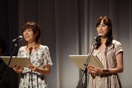 当日は朗読の実演も。写真左から、山崎夕貴、細貝沙羅