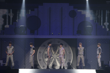 BEAST　(C)SBS Contents Hub