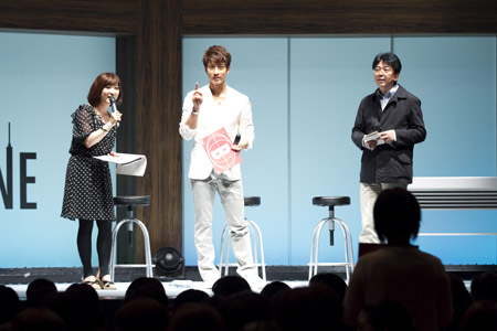 エコクイズ中の様子　(C)AZIO / 写真提供 AZIO