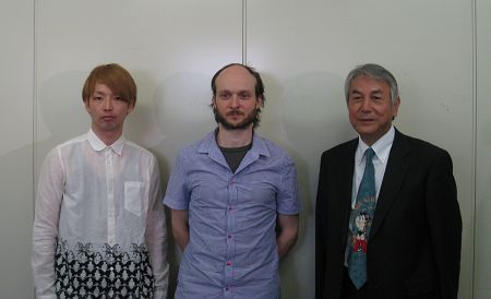 左より森山未來、シェルカウイ、手塚プロダクション松谷社長