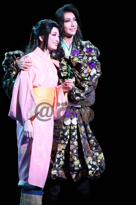 脚本家・大石静も興奮。宝塚宙組東京公演が開幕 | チケットぴあ