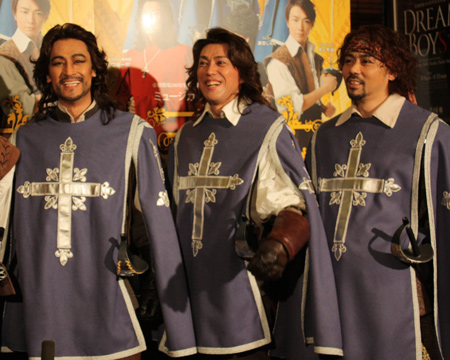 左より　橋本さとし、石井一孝、岸祐二