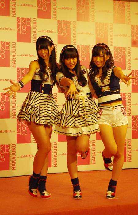 AKB48 左から前田亜美、多田愛佳、岩佐美咲