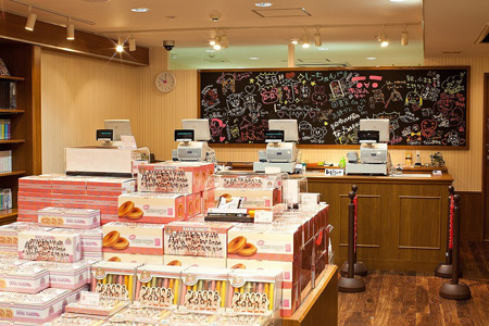 「AKB48 OFFICIAL SHOP HARAJUKU」