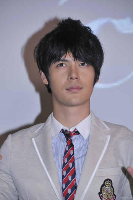 ジヒョク　撮影：杉山正直