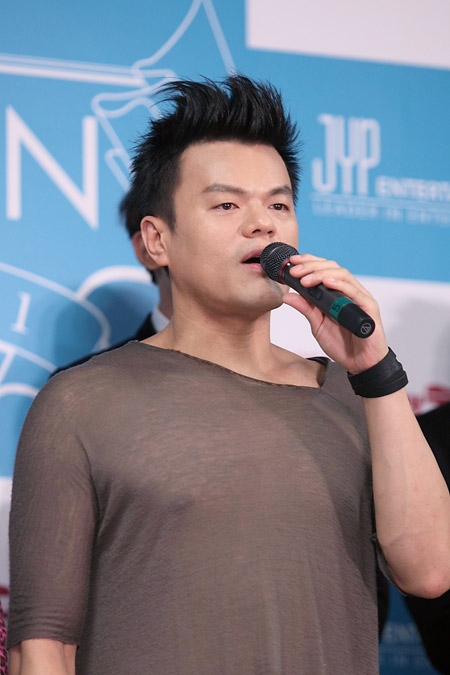 J.Y.Park(パク・ジニョン)　撮影：星野洋介