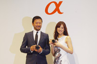 左から浅野忠信、北川景子