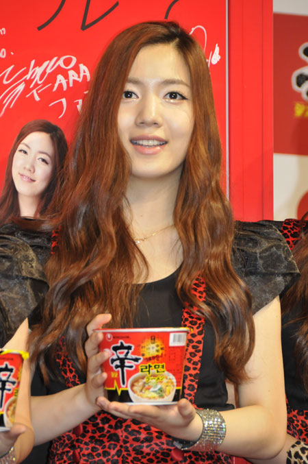 T-ARA辛ラーメン 食べてみT-ARA‼️ オリジナルCD 農心 ジャパン、K-POPアイドル「T-ara」を起用した辛ラーメンアプリ