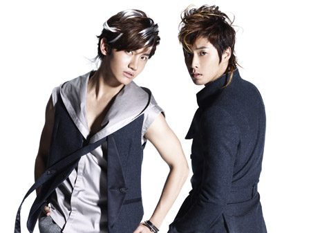 東方神起　左からチャンミン、ユンホ