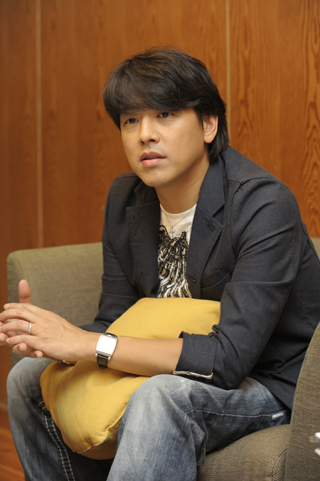 リュ・シウォン、8年の活動に垣間見える自信 | チケットぴあ[音楽 J