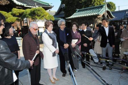 初春新派『東京物語』のお練りと成功祈願