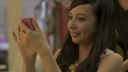 スマートフォンアプリ「LINE(ライン)」CM。『ベッキー笑う「メール」篇』