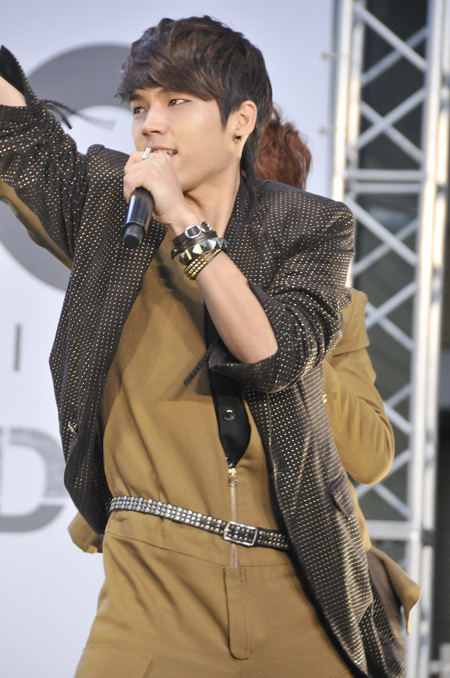 ウヒョン　撮影：杉山正直