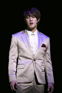 皇太子イ・シン役を熱演するソンモ　(c)Creative Leaders Group Eight/韓流ぴあ/IMX/テレビ朝日/朝日新聞社/松竹