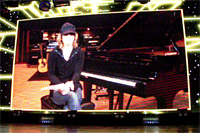 YOSHIKIからのビデオメッセージ上映