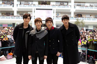 2AM 左からジヌン、チョグォン、チャンミン、スロン　(C)Ariola Japam(撮影：増田慶)
