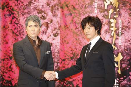 『陽だまりの樹』制作発表より　左から吉川晃司、上川隆也