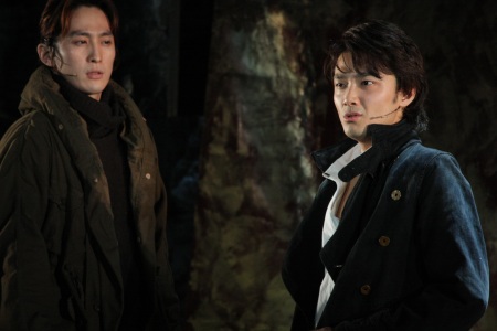 井上芳雄主演ミュージカル『ハムレット』が開幕