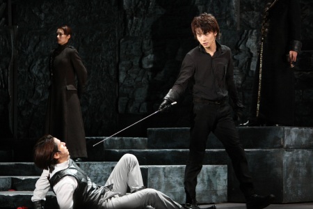 井上芳雄主演ミュージカル『ハムレット』が開幕