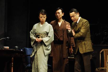 『龍を撫でた男』舞台より(撮影：柴田和彦)