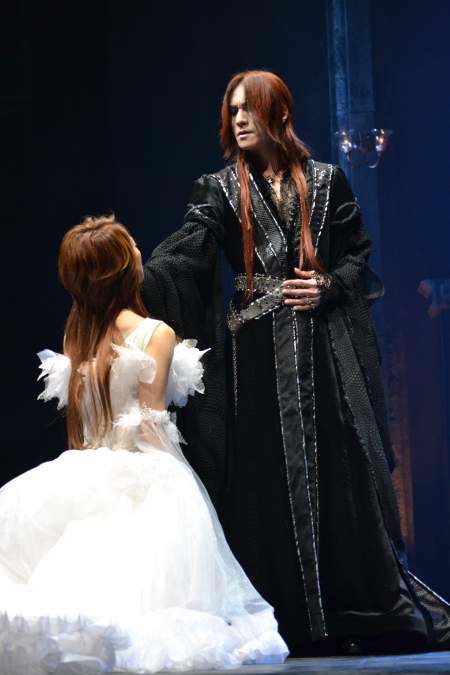 元宝塚の水夏希とSUGIZOが新たな可能性に挑む『青ひげ公の城