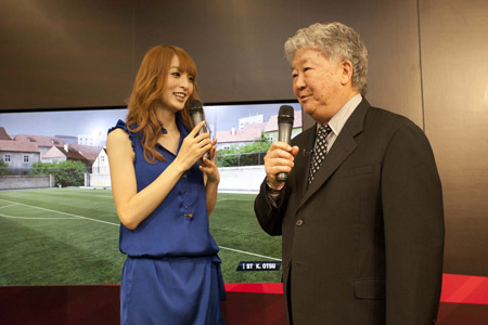 佐藤かよとサッカー解説者のセルジオ越後