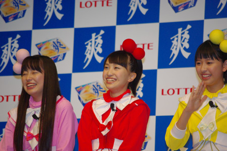 百田夏菜子(中央)