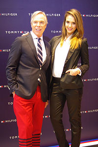 創設者トミー・ヒルフィガー氏、ジェシカ・アルバ