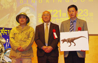 日中国交正常化40周年記念事業「世界最大 恐竜王国2012」製作発表会より。左から、富田京一氏、長谷川善和博士、徐星教授