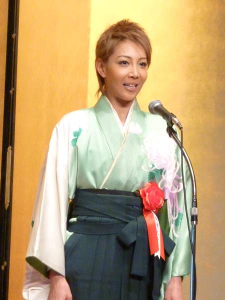 柚希礼音