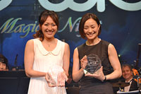 「ドリーミング・アワード」を受賞した丸山桂里奈(写真左)と上村愛子(同右)