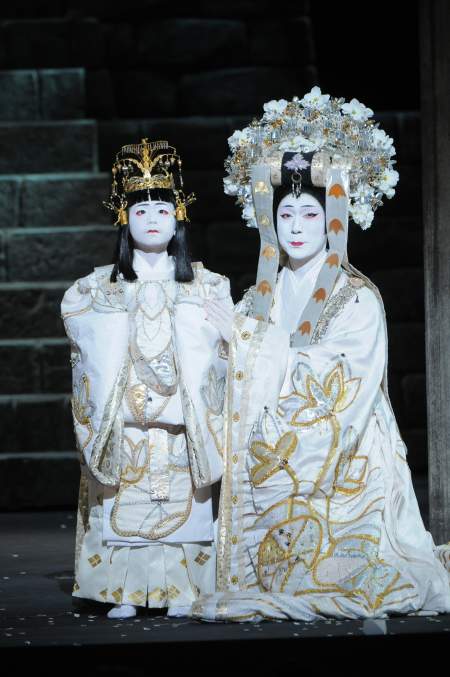 猿之助「嬉しさ100％」、中車「生涯をかけ精進」 襲名興行が華やかに