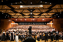 グスターボ・ドゥダメル指揮　1400人が奏でる『グスタフ・マーラー交響曲第8番』