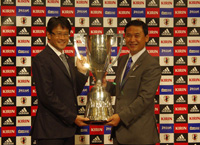 左から、U-23日本代表・関塚隆監督、なでしこジャパン・佐々木則夫監督