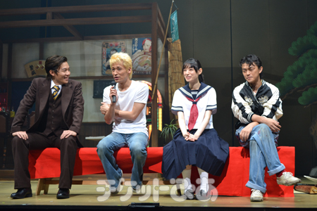 『ボクの四谷怪談』　左から小出恵介、佐藤隆太、栗山千明、勝地涼