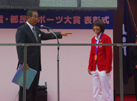 石原慎太郎 東京都知事と松本薫 選手