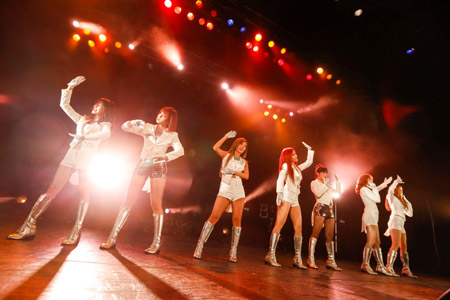 新生t Araが新曲披露 ファンに ロボットダンス を伝授 チケットぴあ 音楽 海外rock Pops