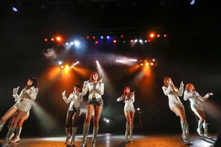 新生t Araが新曲披露 ファンに ロボットダンス を伝授 チケットぴあ 音楽 海外rock Pops