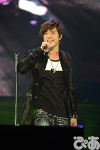 キム・ヒョンジュン、全国ツアー埼玉公演で1万人と“HEAT” | チケット