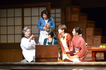 向田邦子の傑作を舞台化 阿修羅のごとき 四姉妹の行く末は チケットぴあ 演劇 演劇